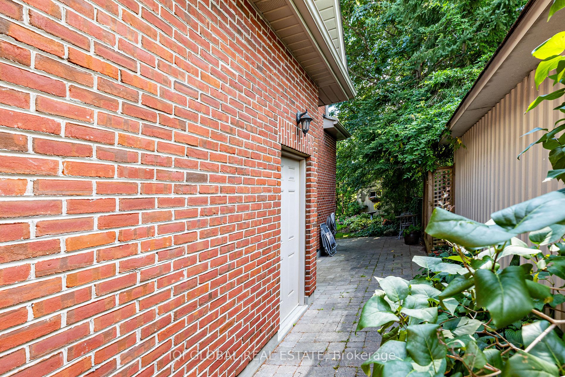 21 Devondale Ave Property Photo 35