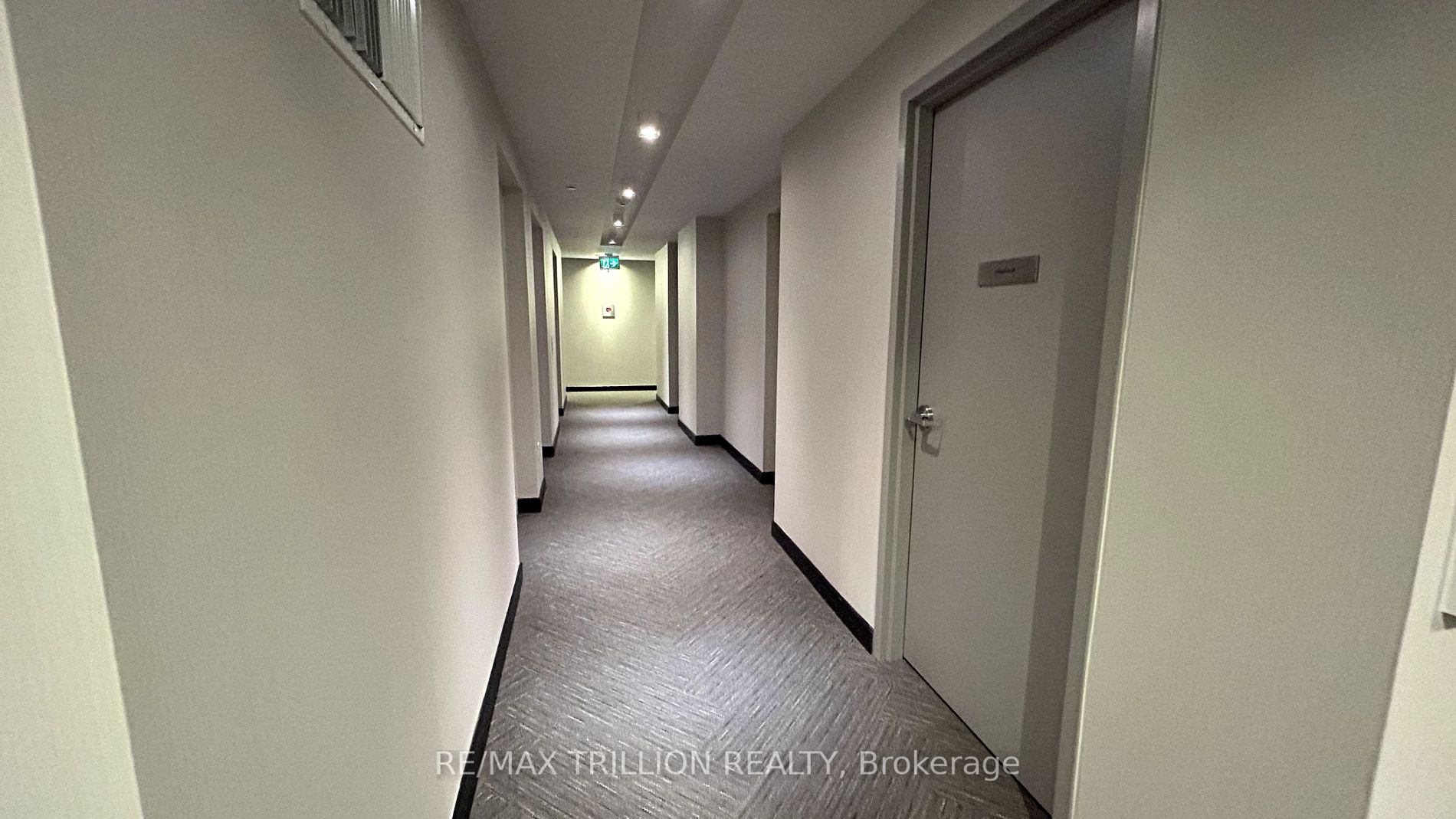 8 Eglinton Ave E 10 Property Photo 8