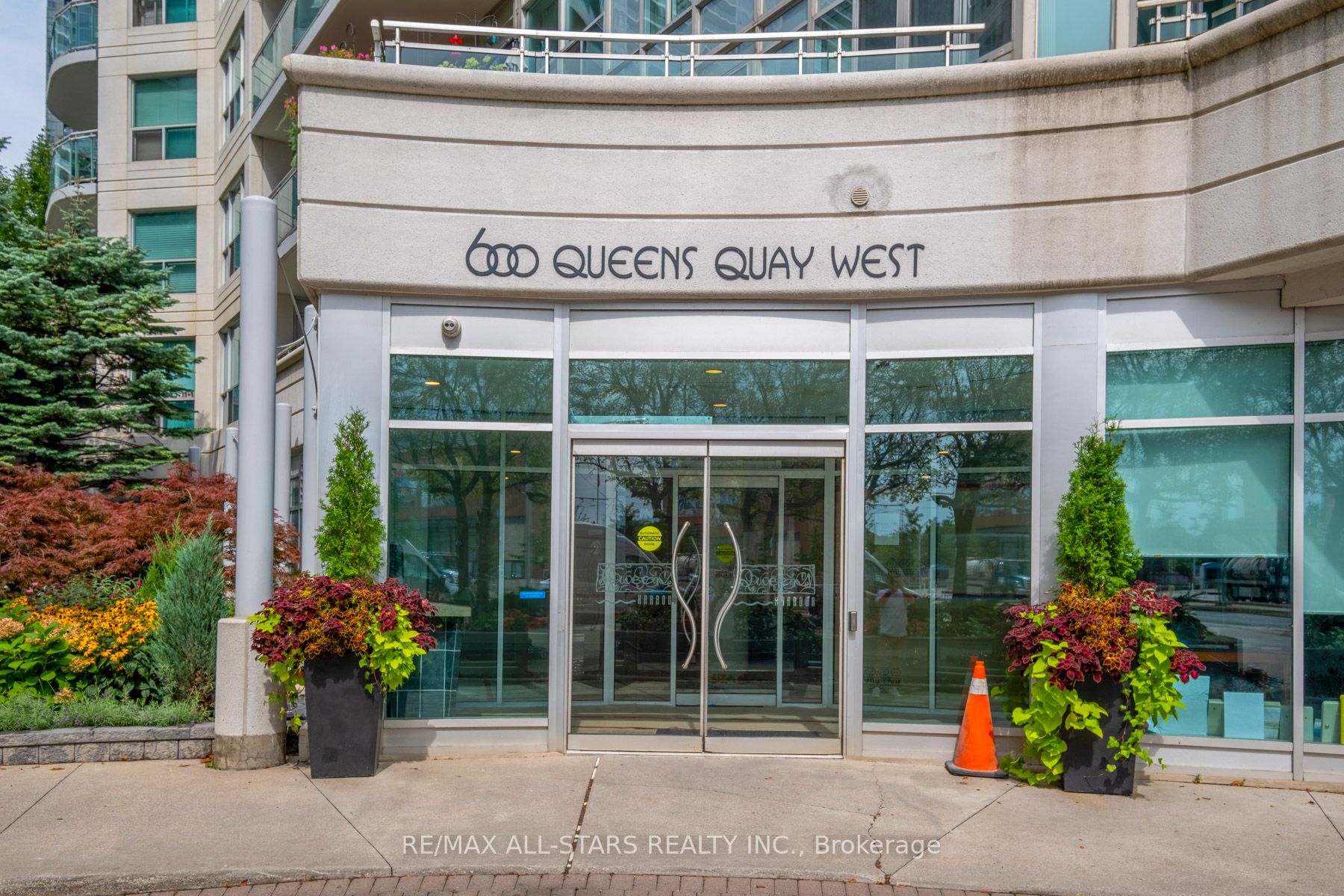 600 Queens Quay W Property Photo 1