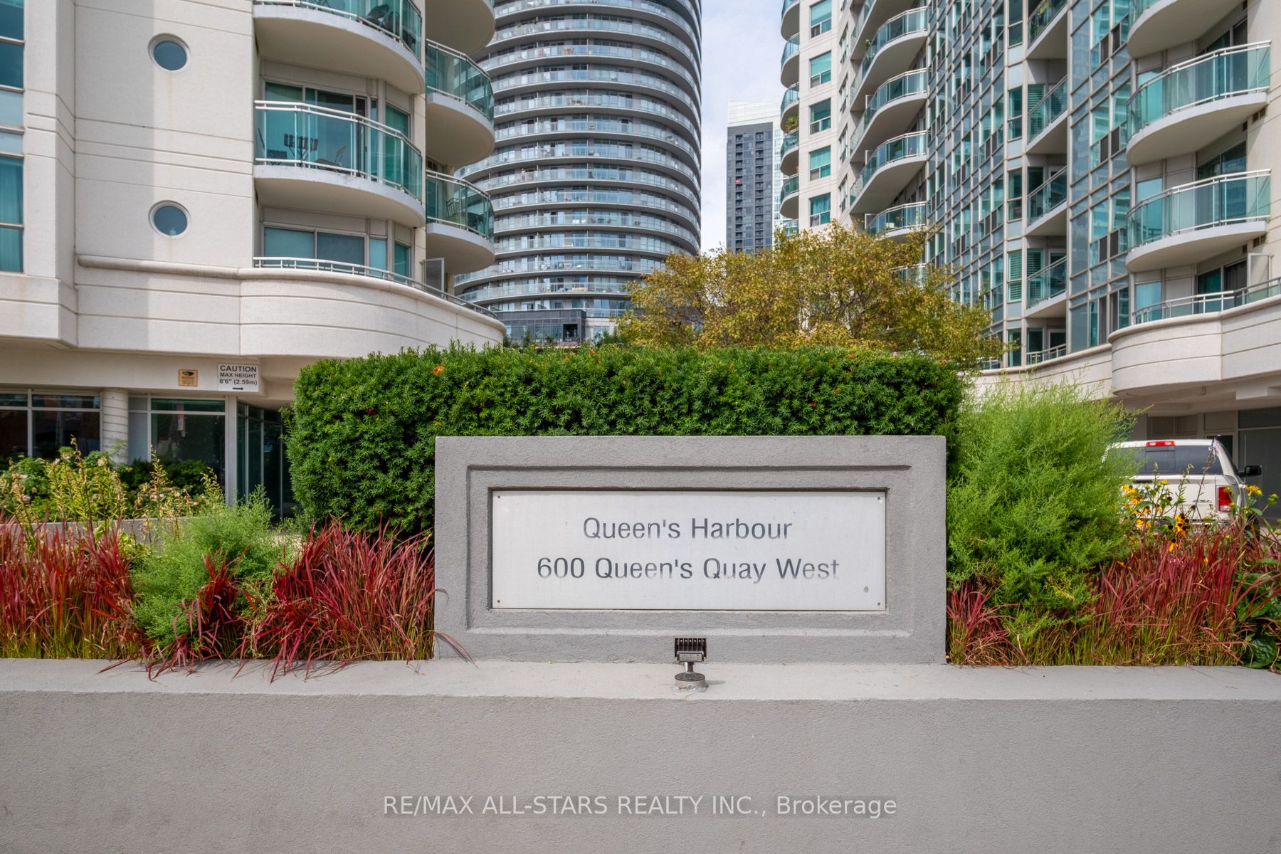 600 Queens Quay W Property Photo 2