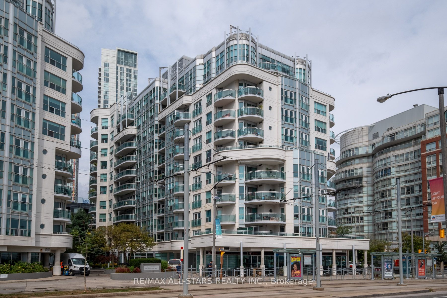 600 Queens Quay W Property Photo 3