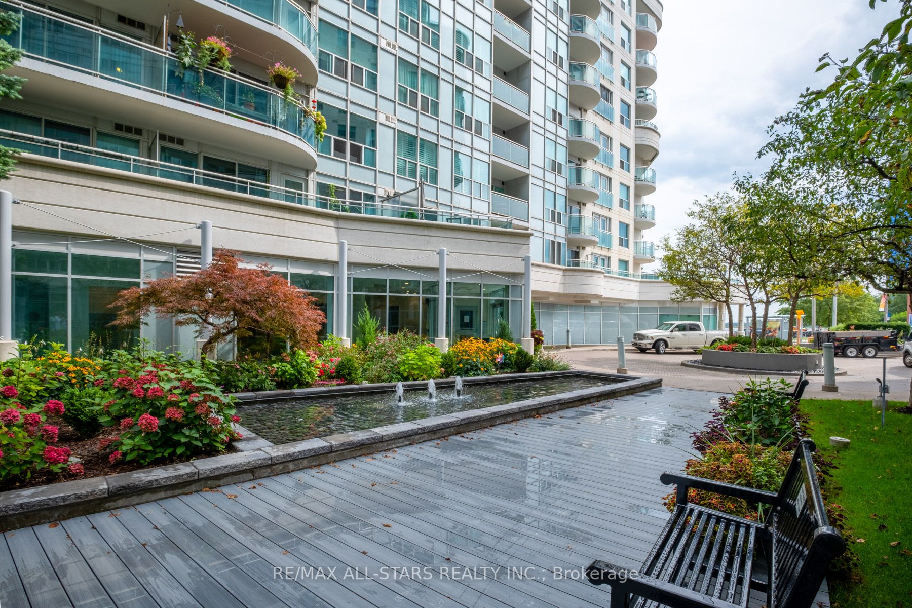 600 Queens Quay W Property Photo 4