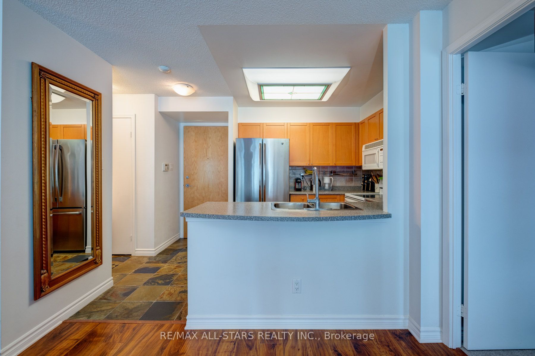600 Queens Quay W Property Photo 12