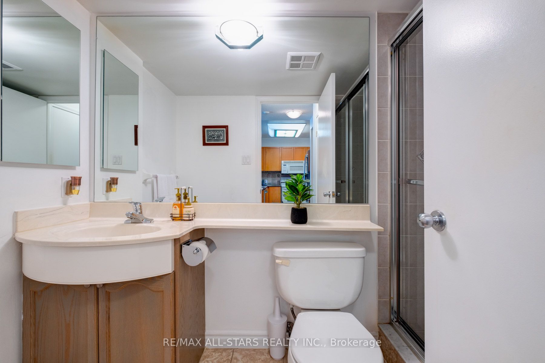 600 Queens Quay W Property Photo 19