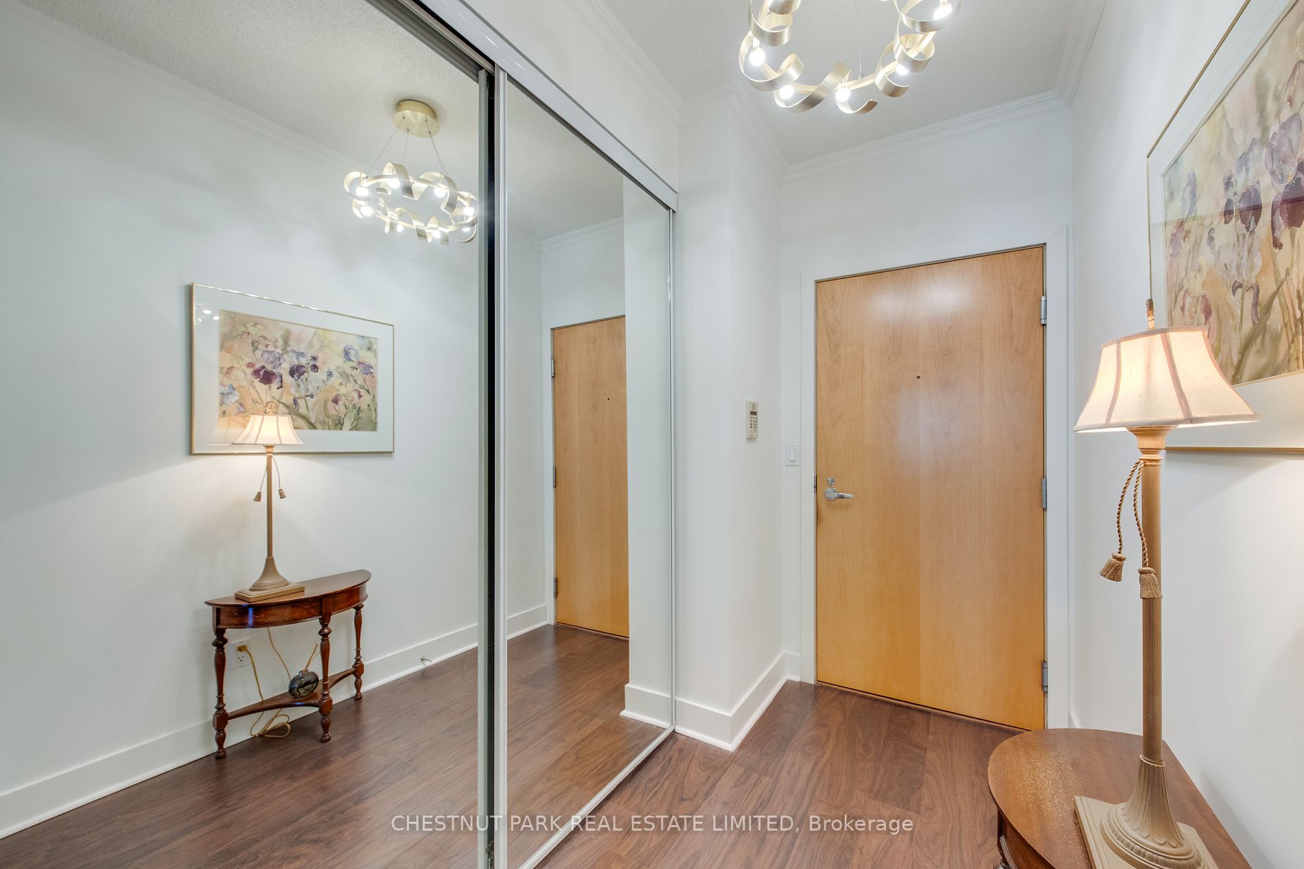 168 King St E 01 Property Photo 2