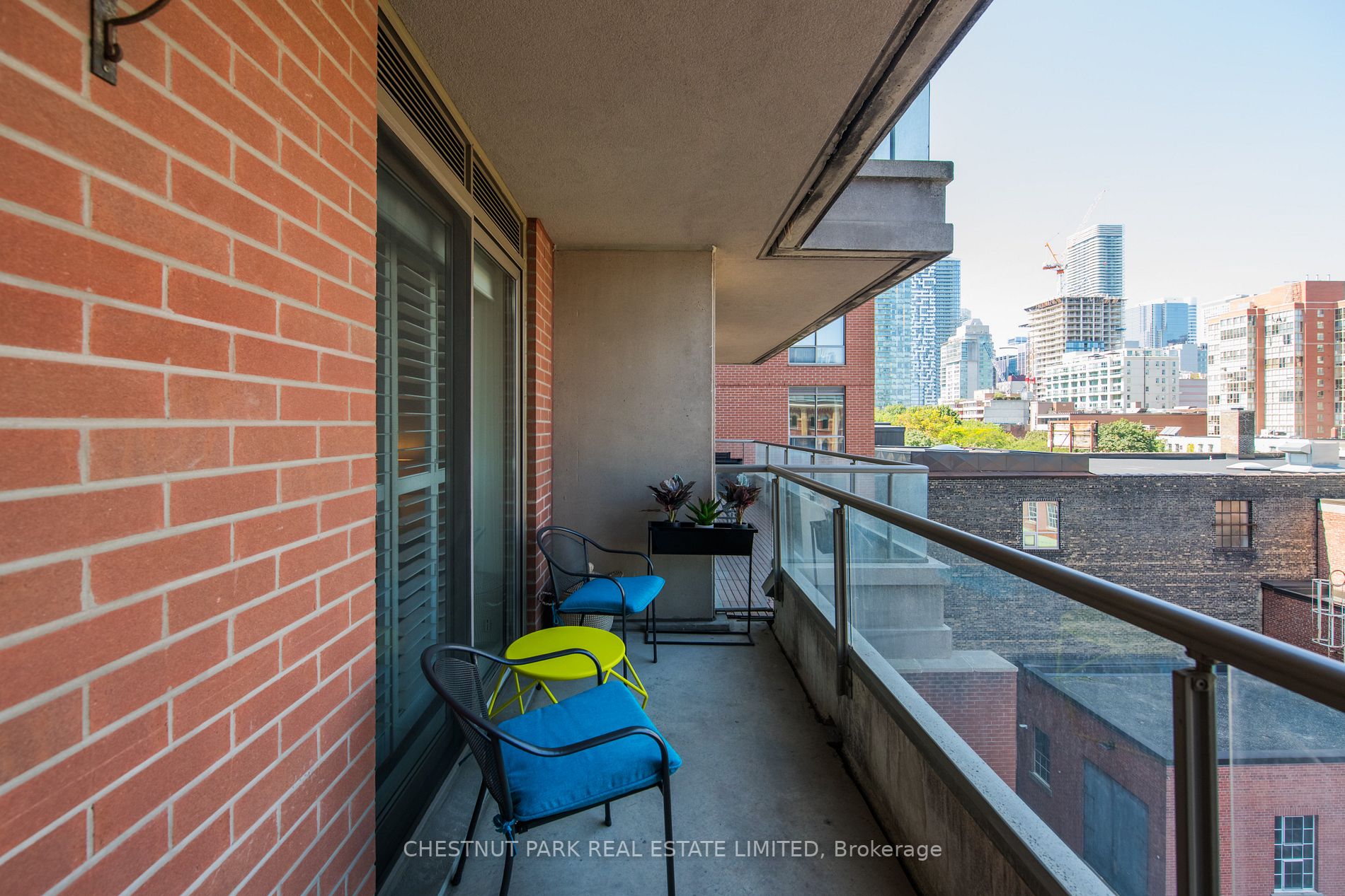 168 King St E 01 Property Photo 23