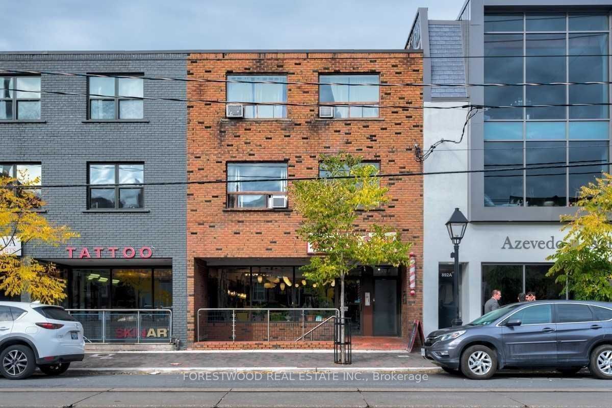 894 College St N Property Photo 1