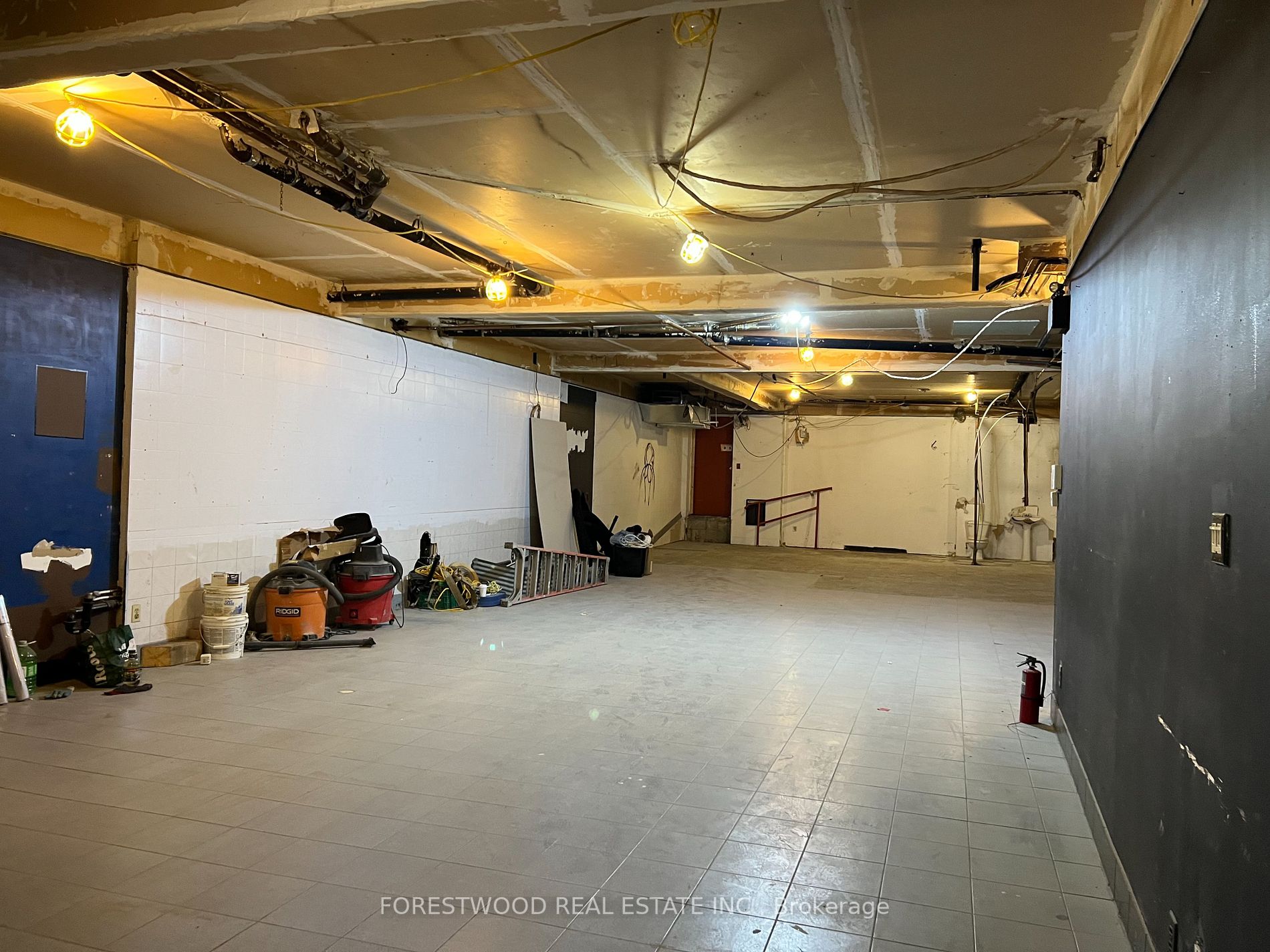 894 College St N Property Photo 2