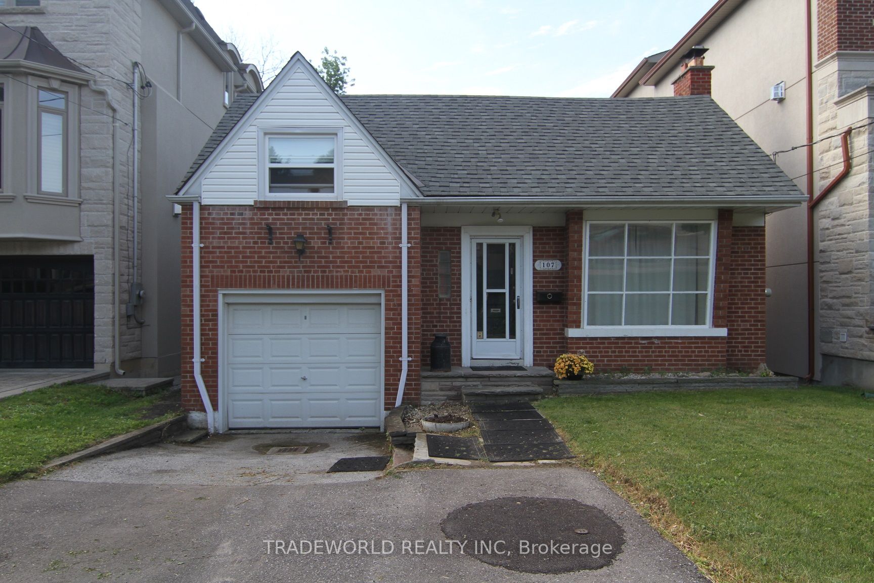 107 Elmwood Ave Property Photo 1