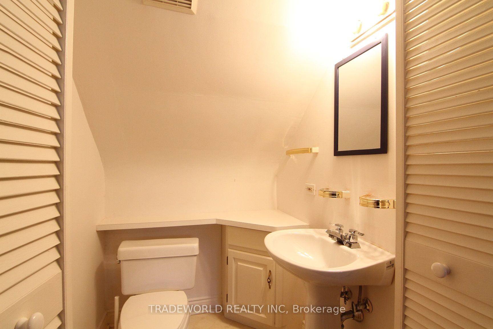 107 Elmwood Ave Property Photo 9