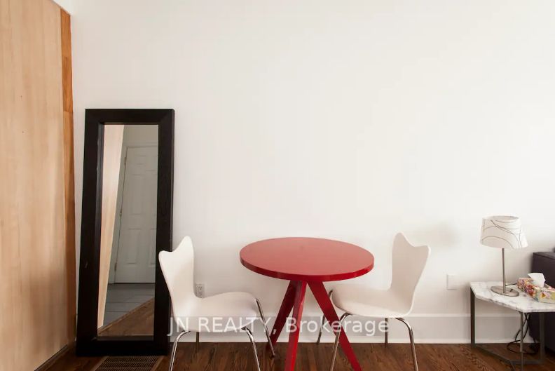 312 Harbord St Property Photo 3