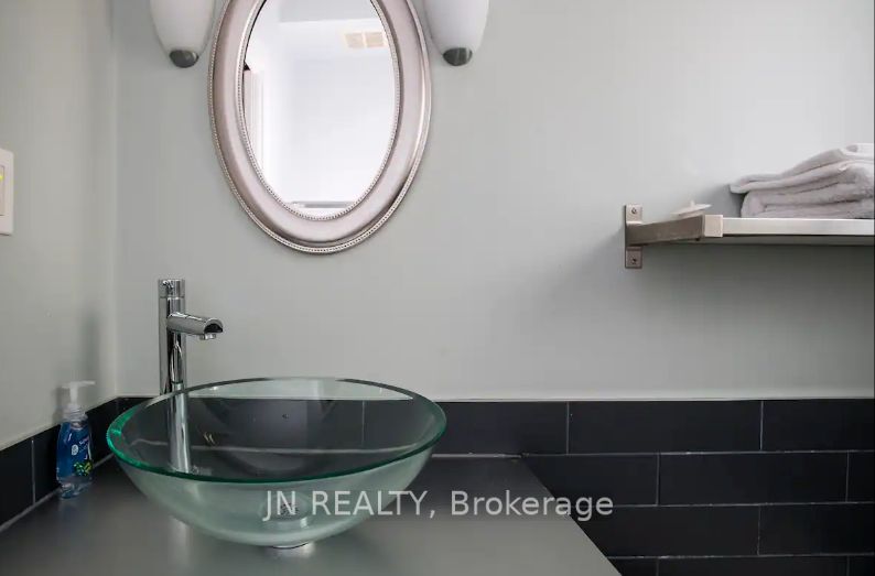 312 Harbord St Property Photo 11