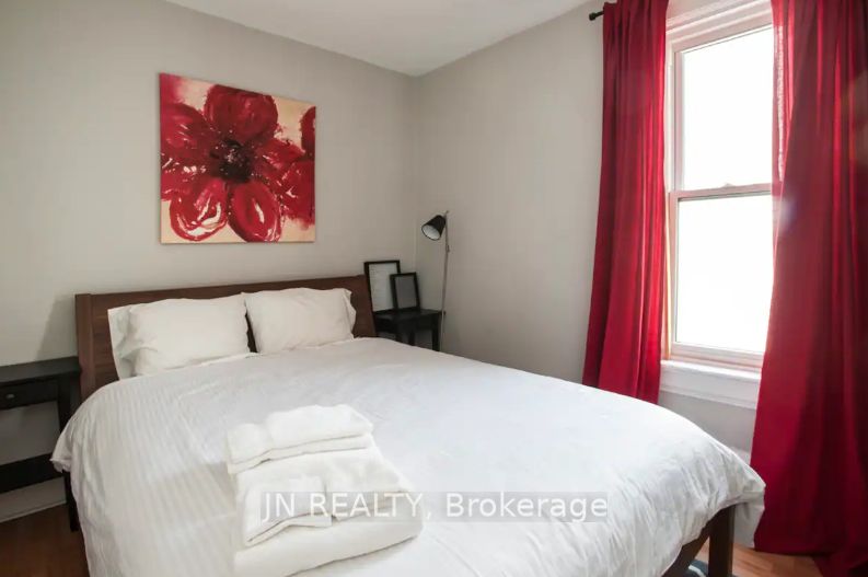 312 Harbord St Property Photo 14