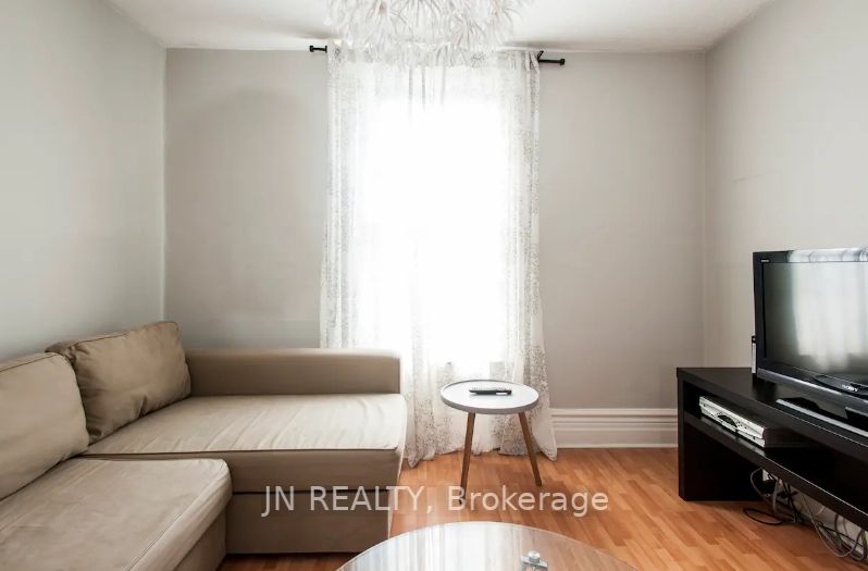 312 Harbord St Property Photo 16