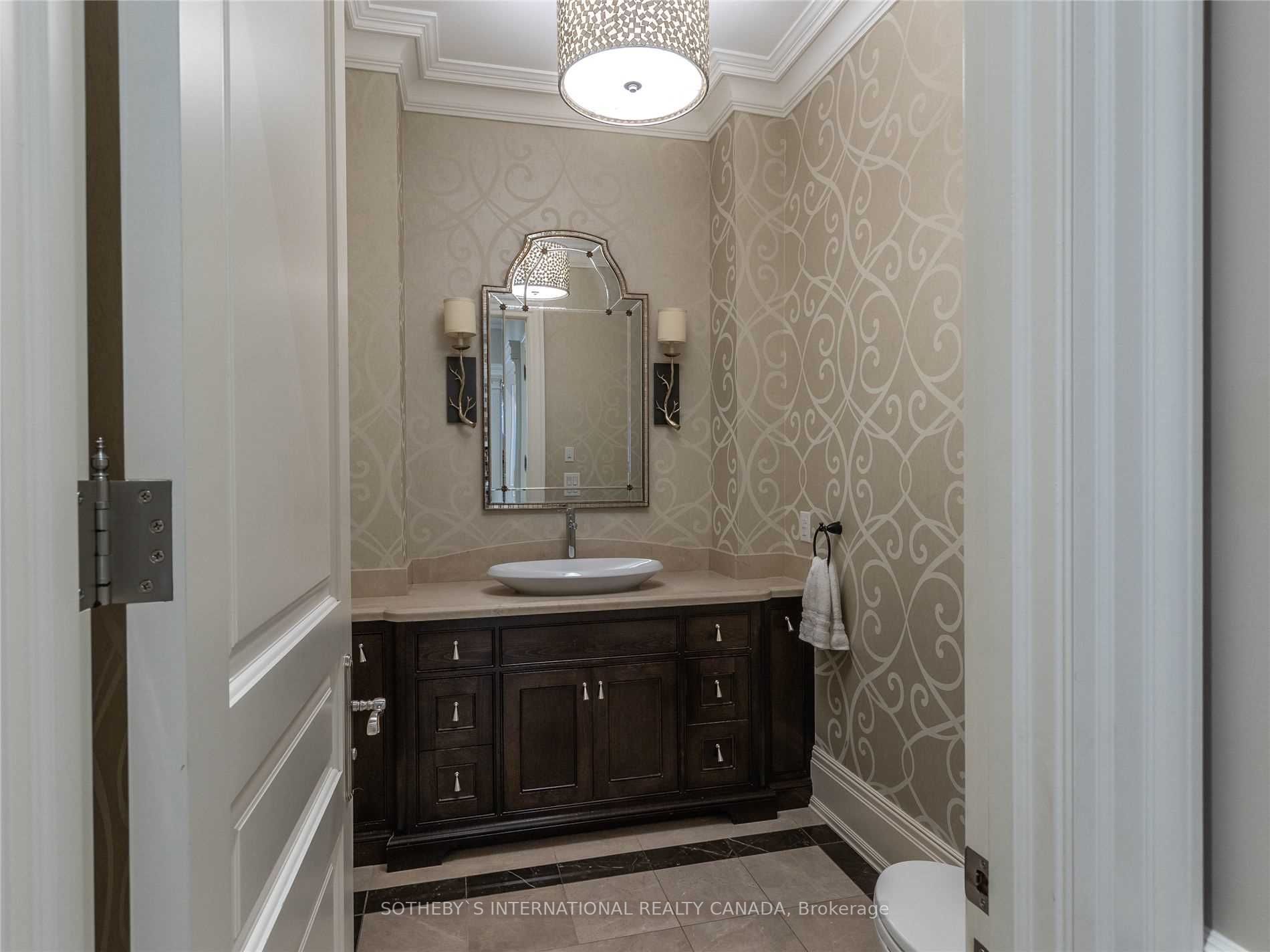 21 Parkwood Ave Property Photo 11