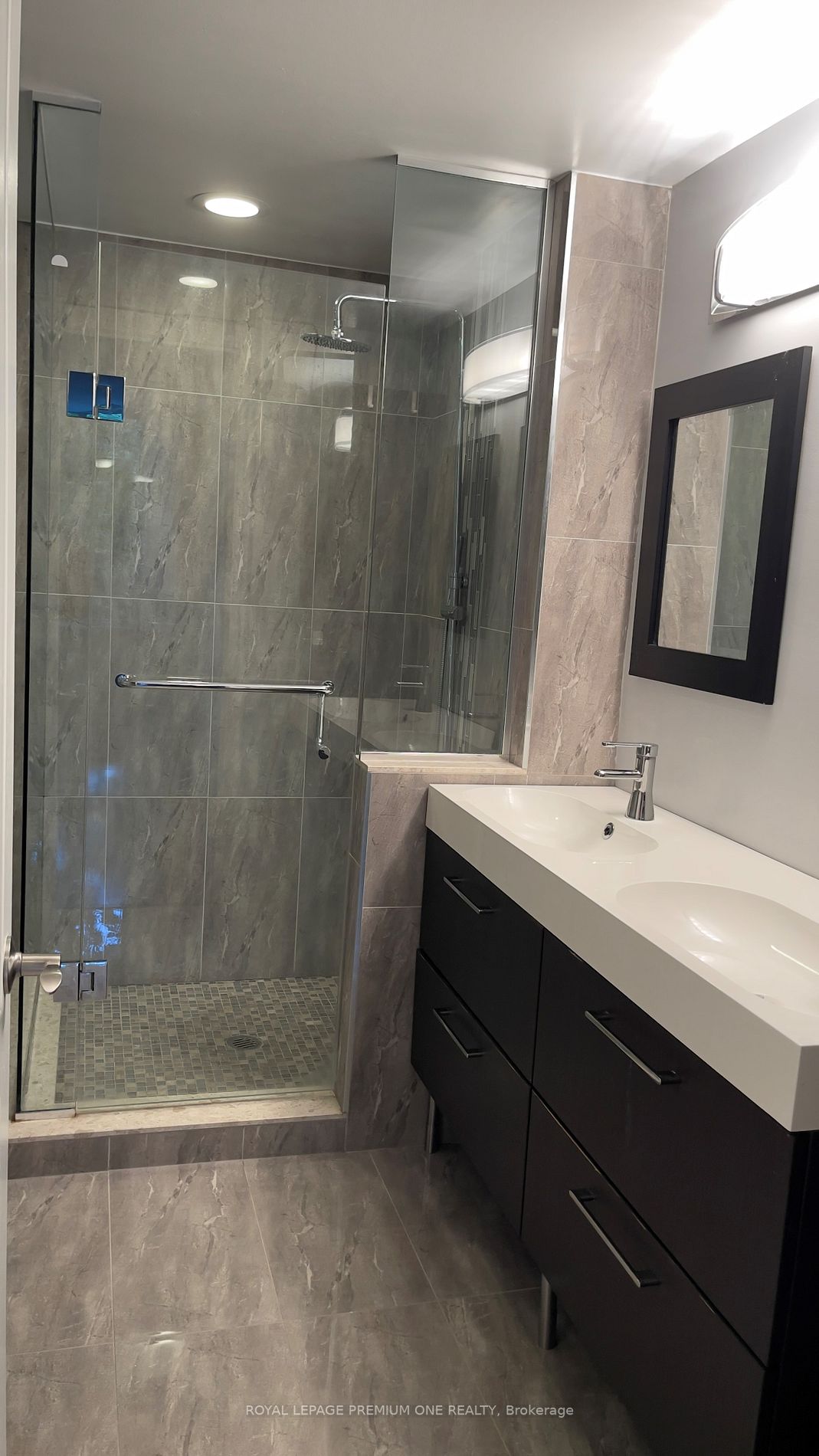 18 William Carson Cres Property Photo 7