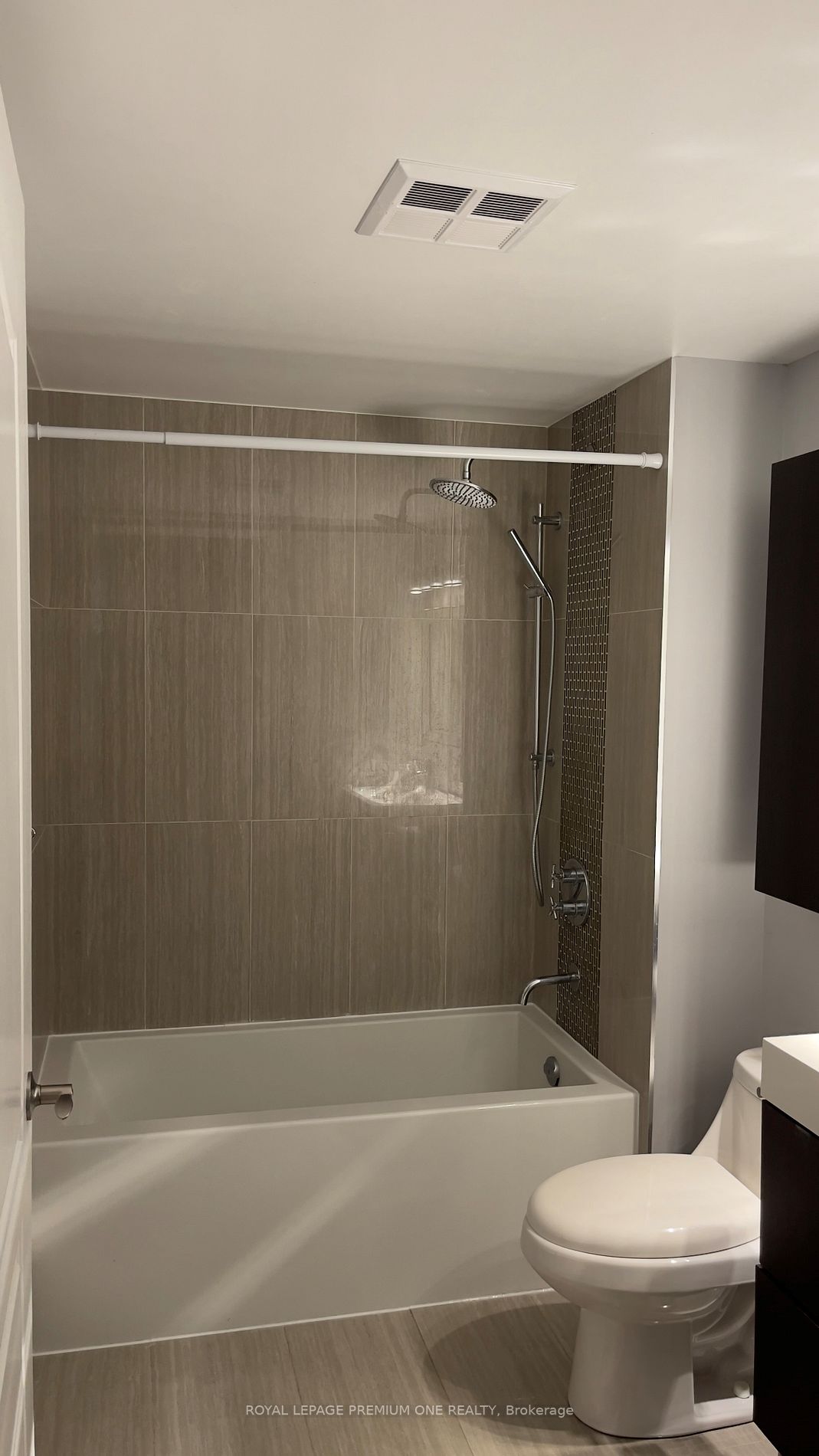 18 William Carson Cres Property Photo 8