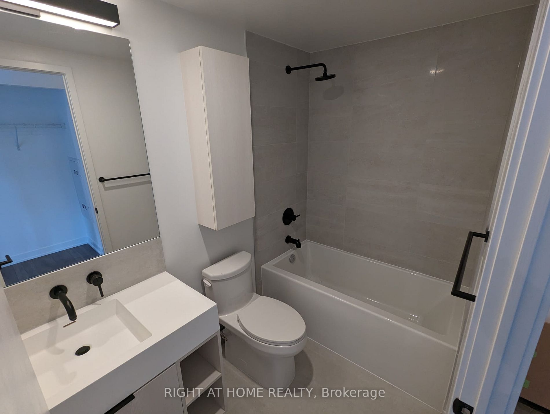 108 Peter St 16 Property Photo 13
