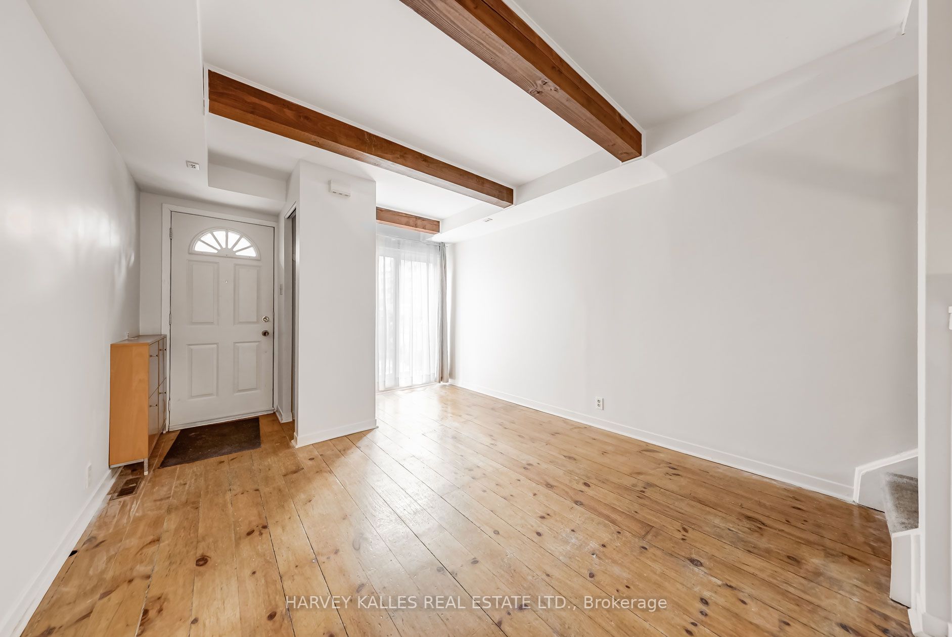325 Jarvis St Property Photo 3