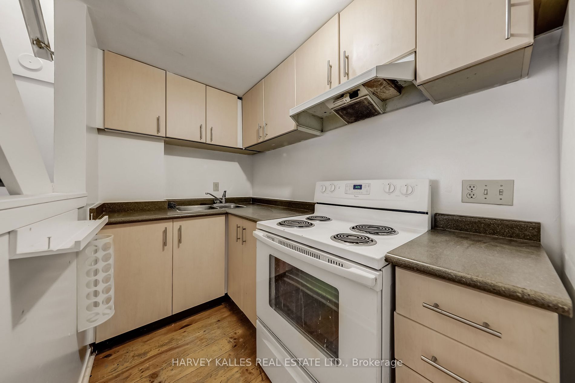 325 Jarvis St Property Photo 5