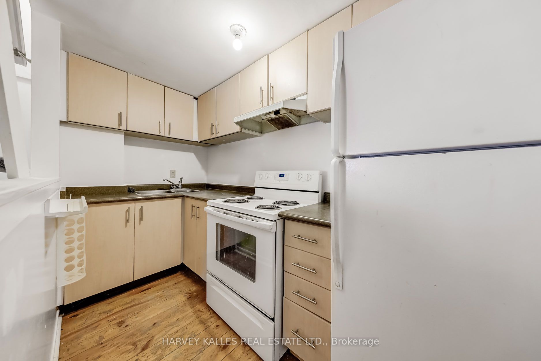 325 Jarvis St Property Photo 6
