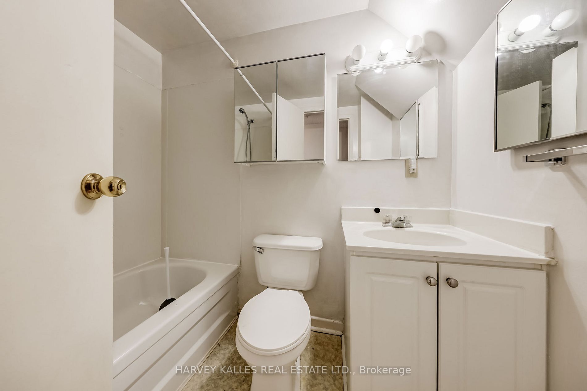 325 Jarvis St Property Photo 8