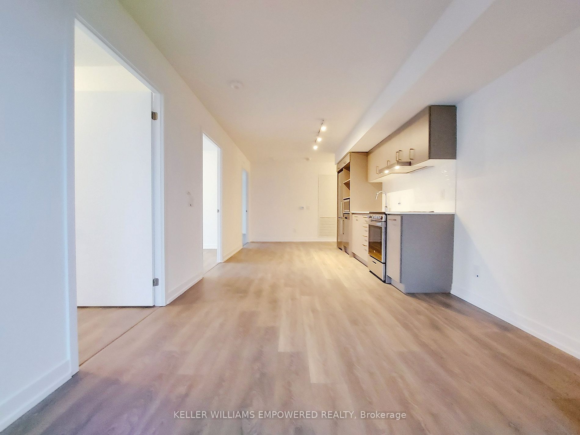 219 Dundas St E 06 Property Photo 4