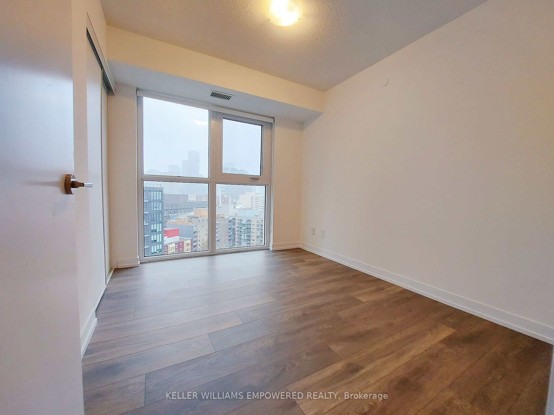 219 Dundas St E 06 Property Photo 7