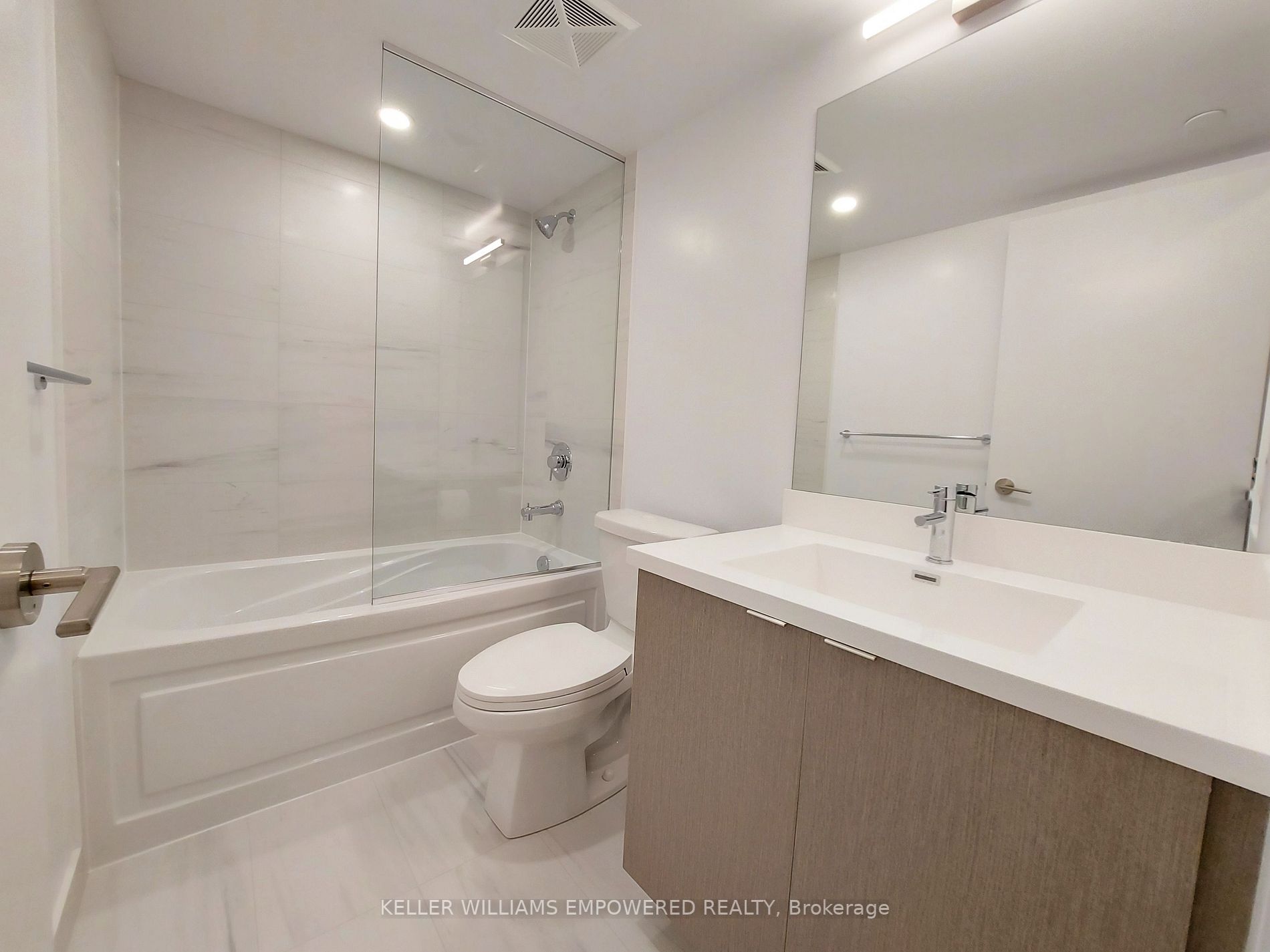 219 Dundas St E 06 Property Photo 9