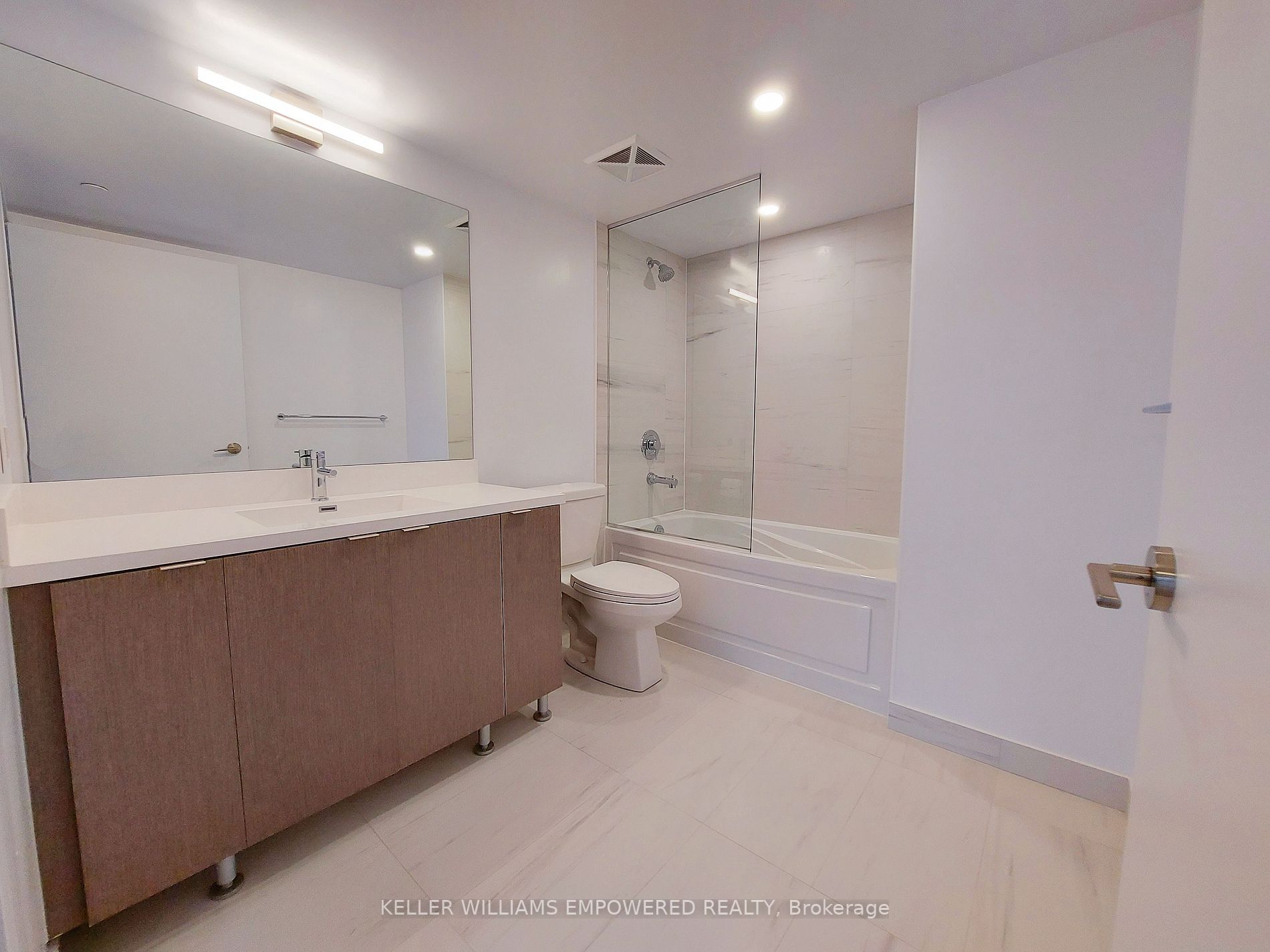 219 Dundas St E 06 Property Photo 10
