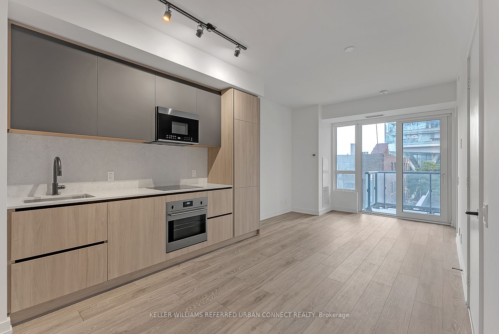108 Peter St Property Photo 2