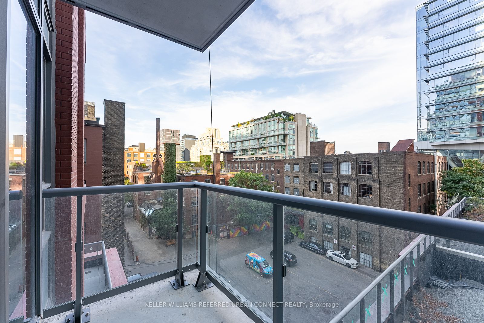 108 Peter St Property Photo 6