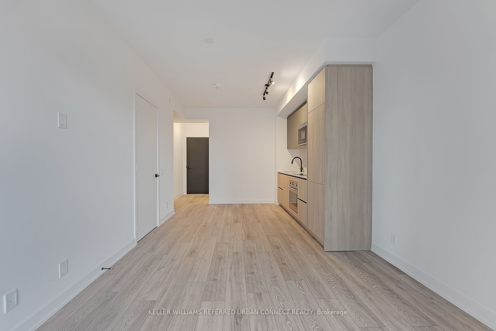108 Peter St Property Photo 10