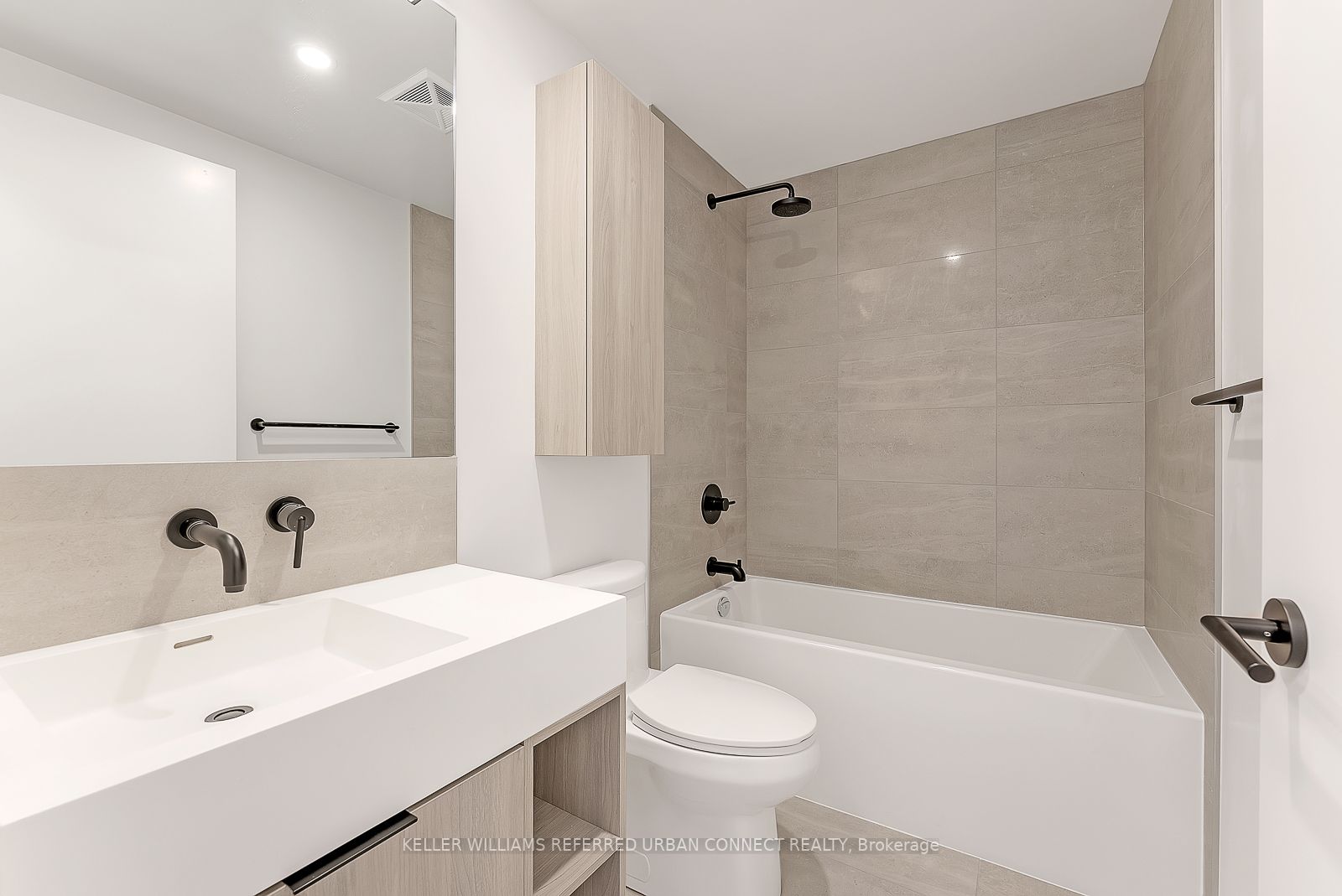 108 Peter St Property Photo 19