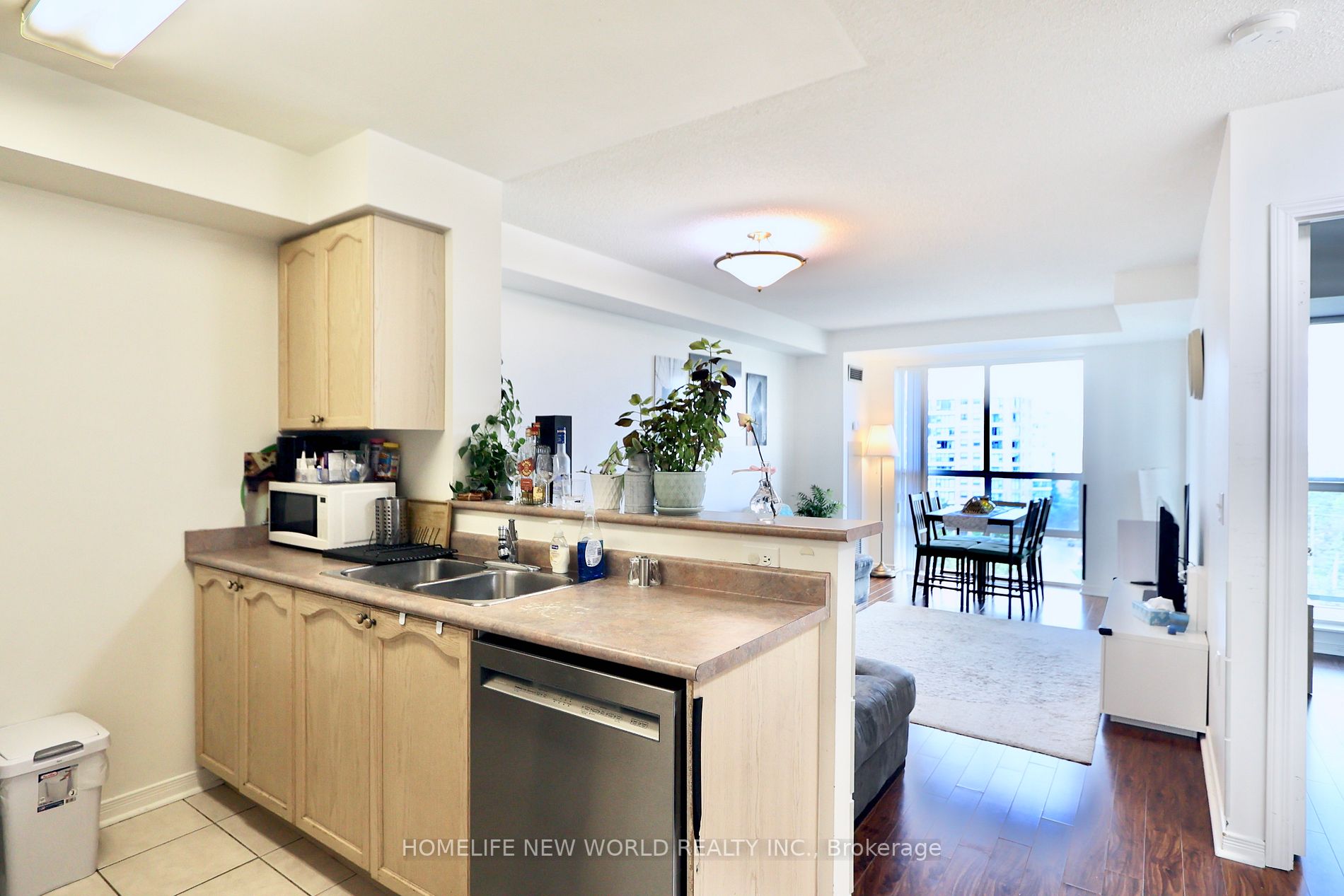 28 Olive Ave Property Photo 6