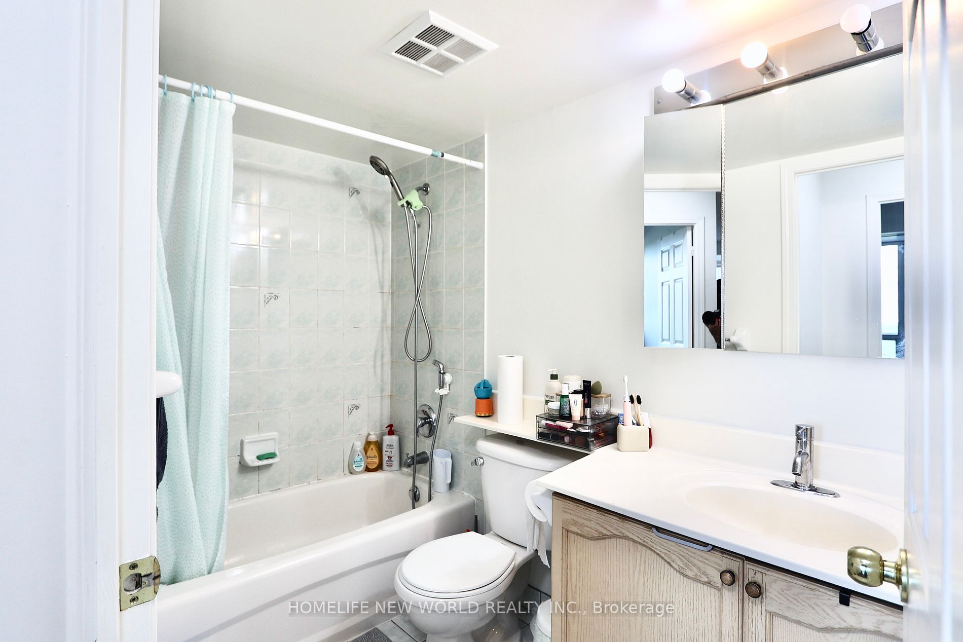 28 Olive Ave Property Photo 14