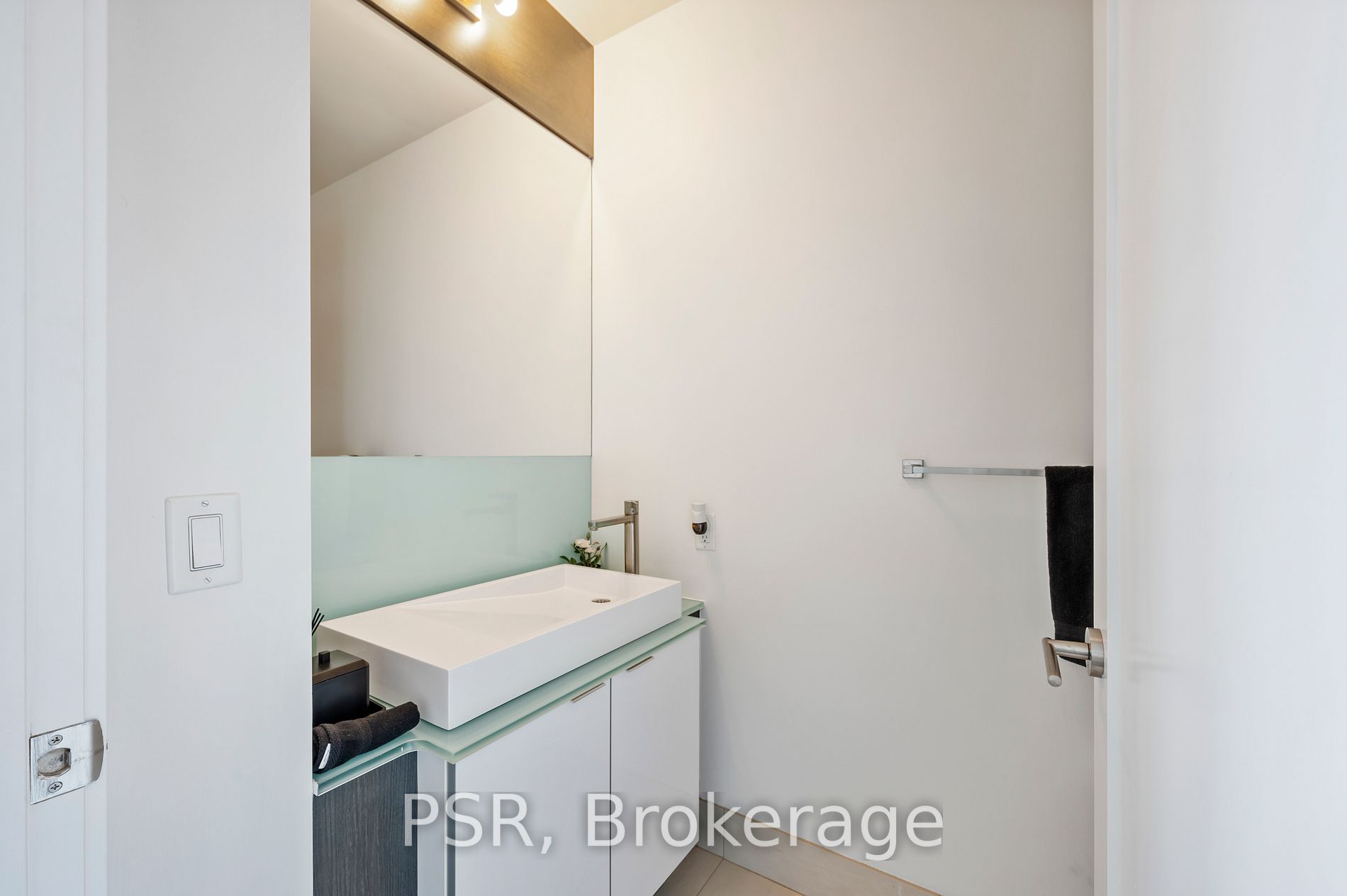 300 Front St W 4401 Property Photo 24
