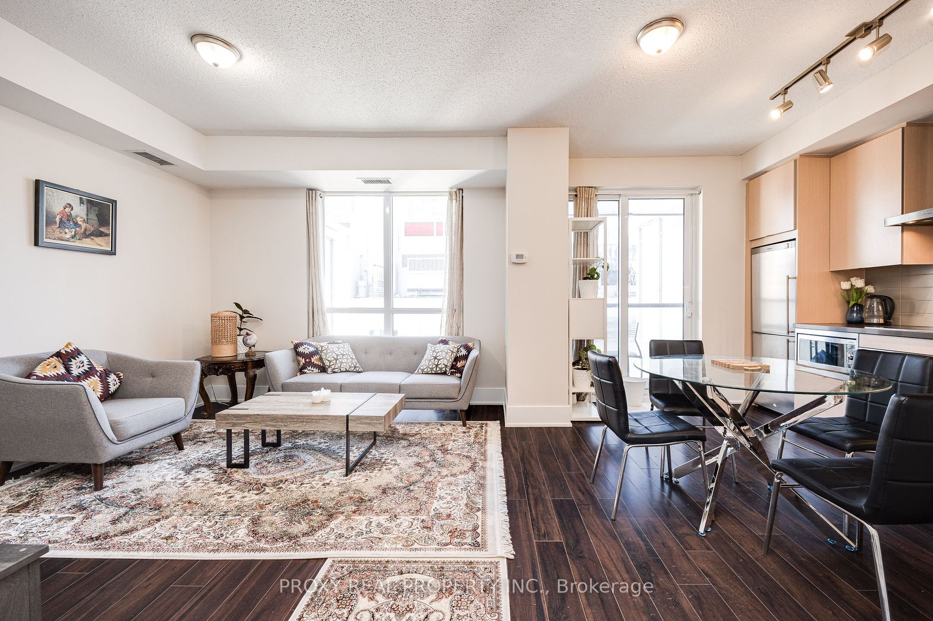 300 Front St W 5 Property Photo 3