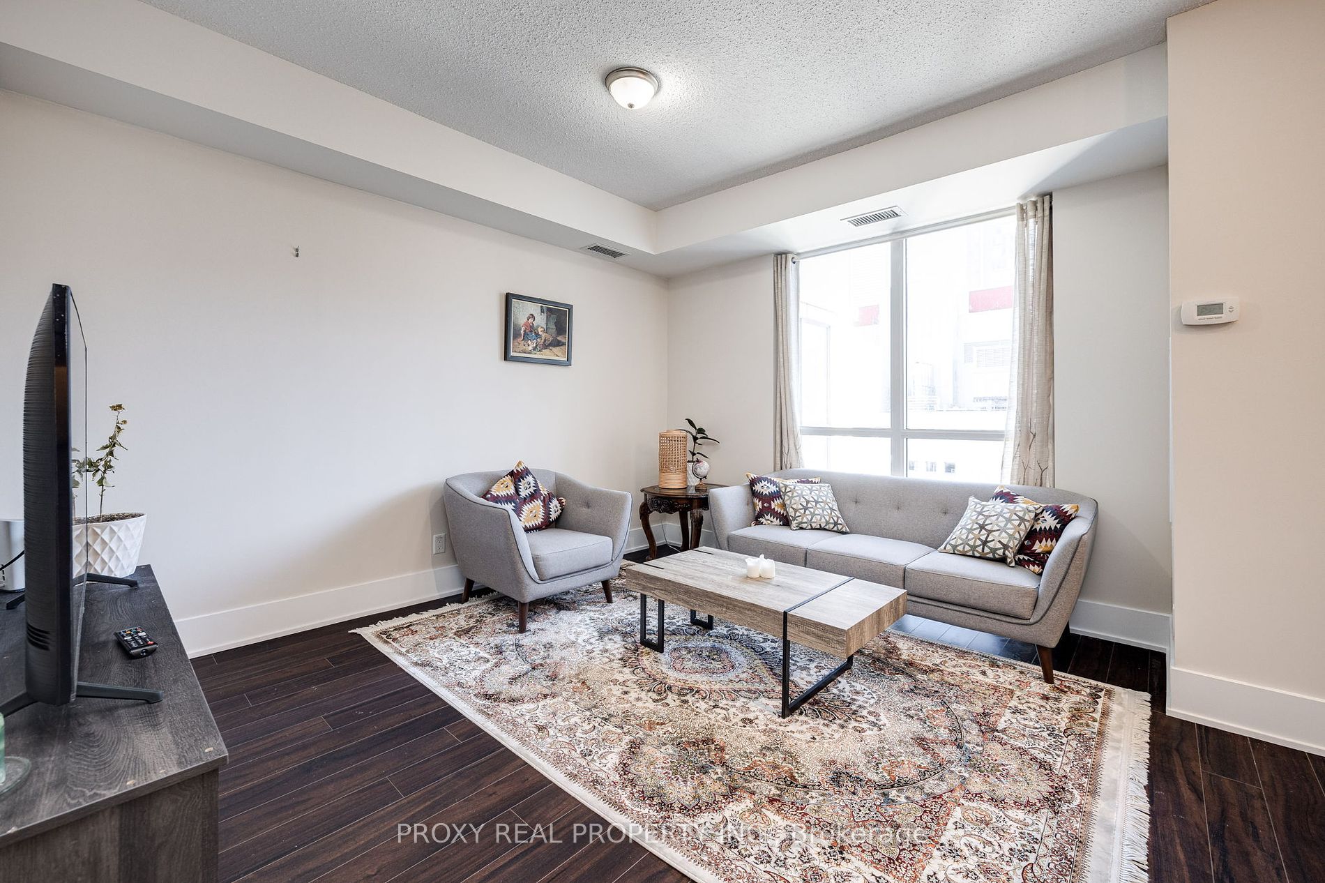 300 Front St W 5 Property Photo 5