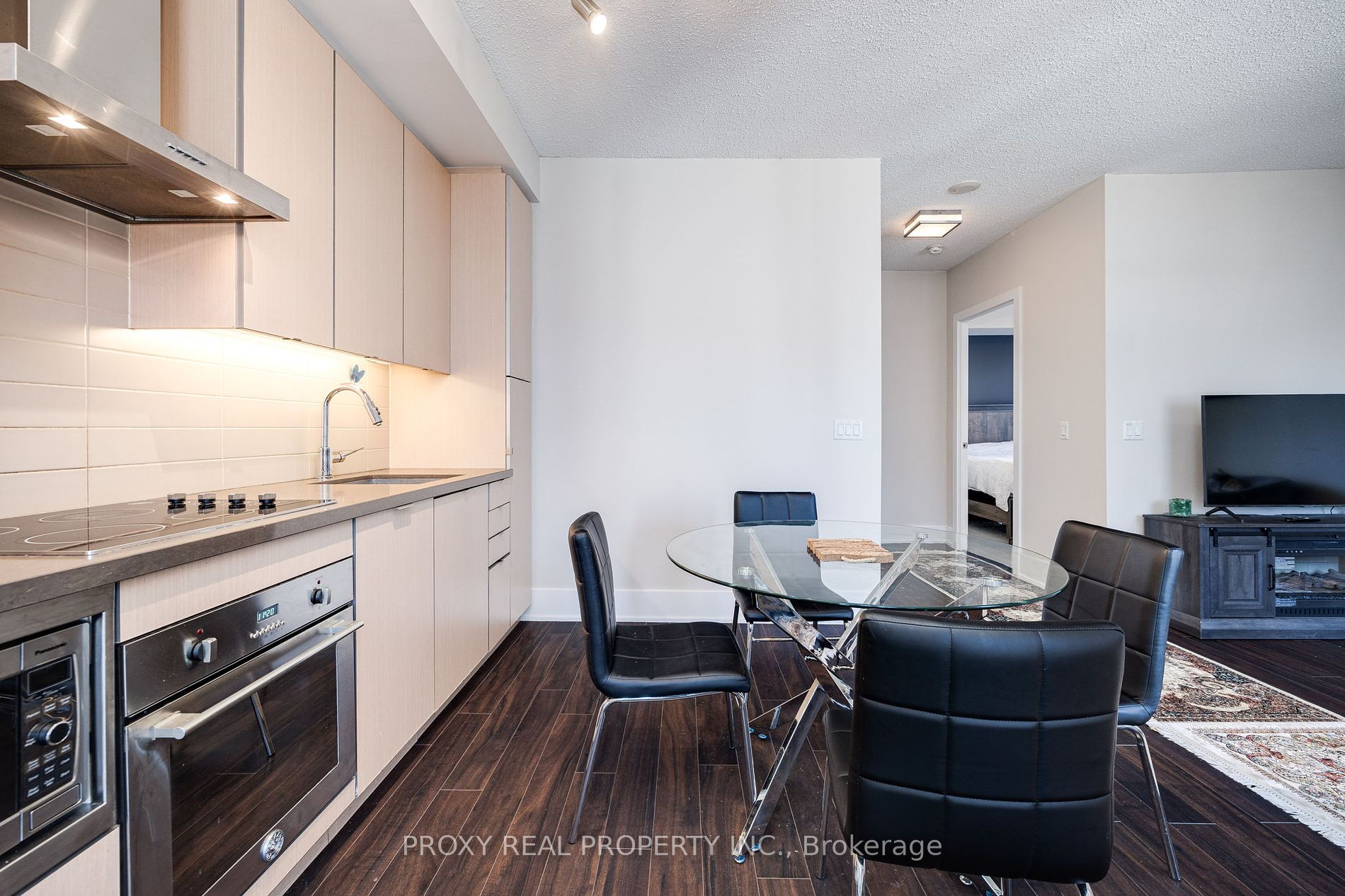 300 Front St W 5 Property Photo 13