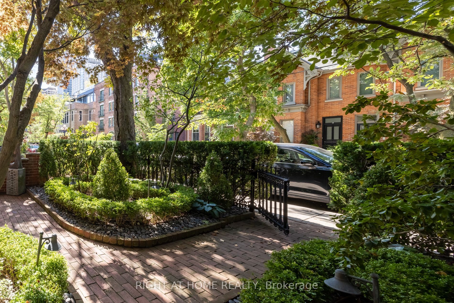 51 Hazelton Ave Property Photo 3