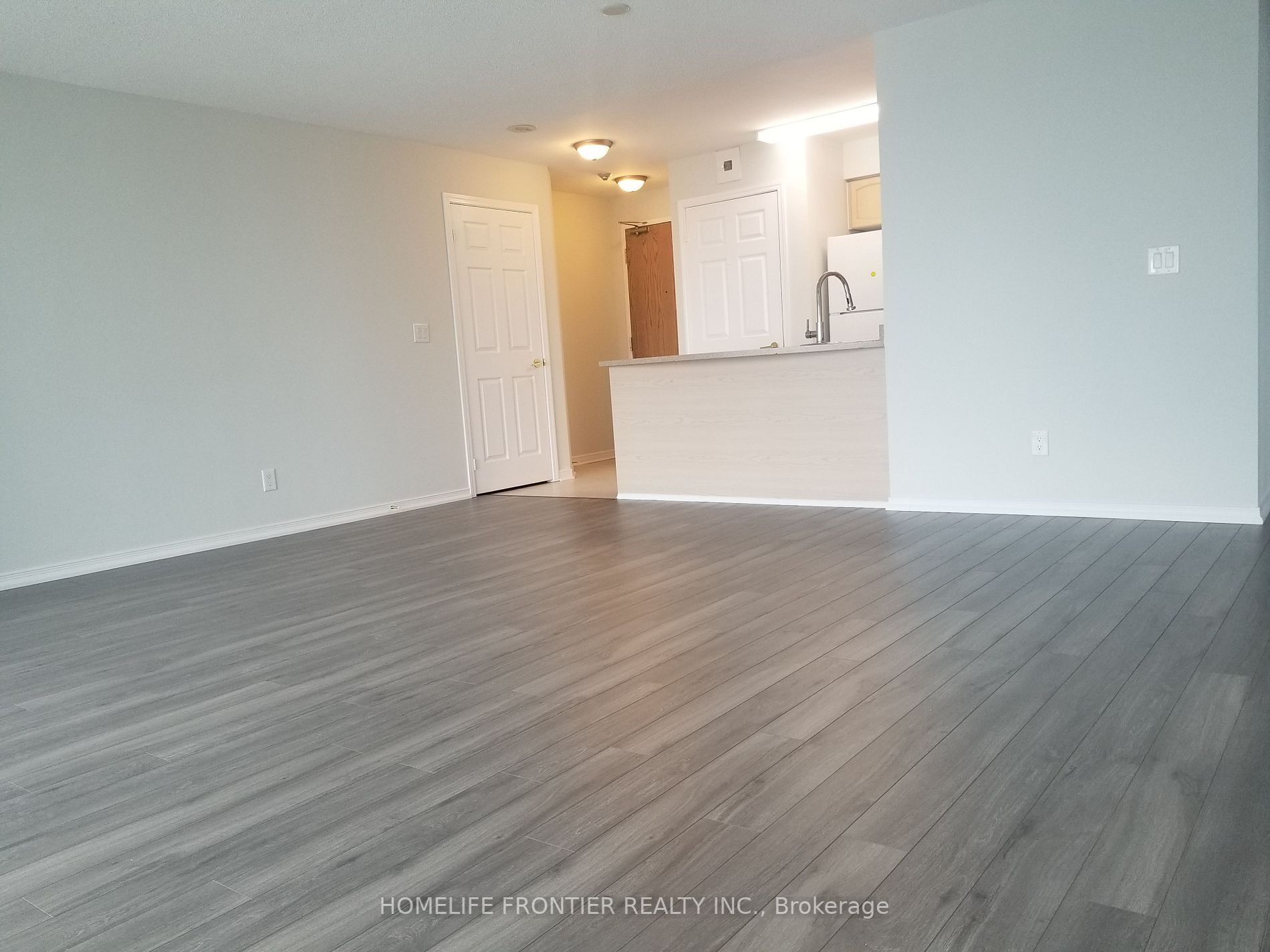 5508 Yonge St 02 Property Photo 4