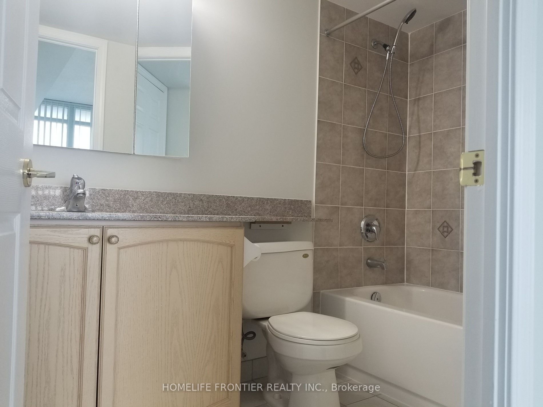 5508 Yonge St 02 Property Photo 5