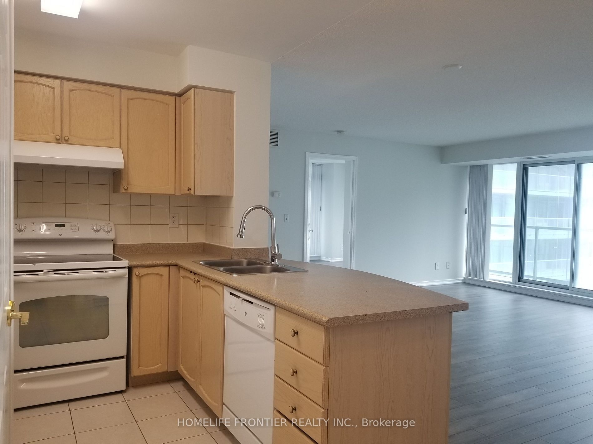 5508 Yonge St 02 Property Photo 9