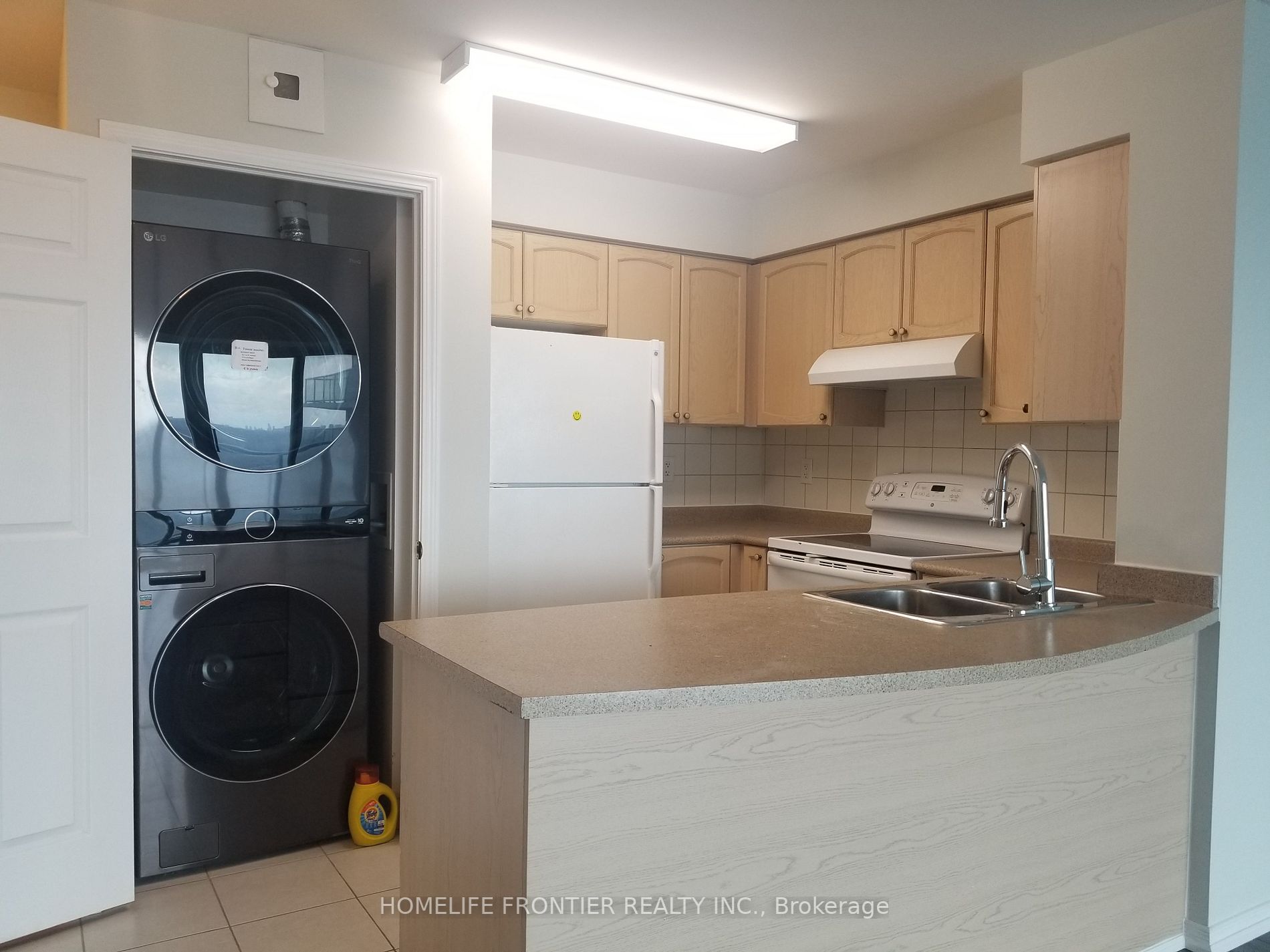 5508 Yonge St 02 Property Photo 10