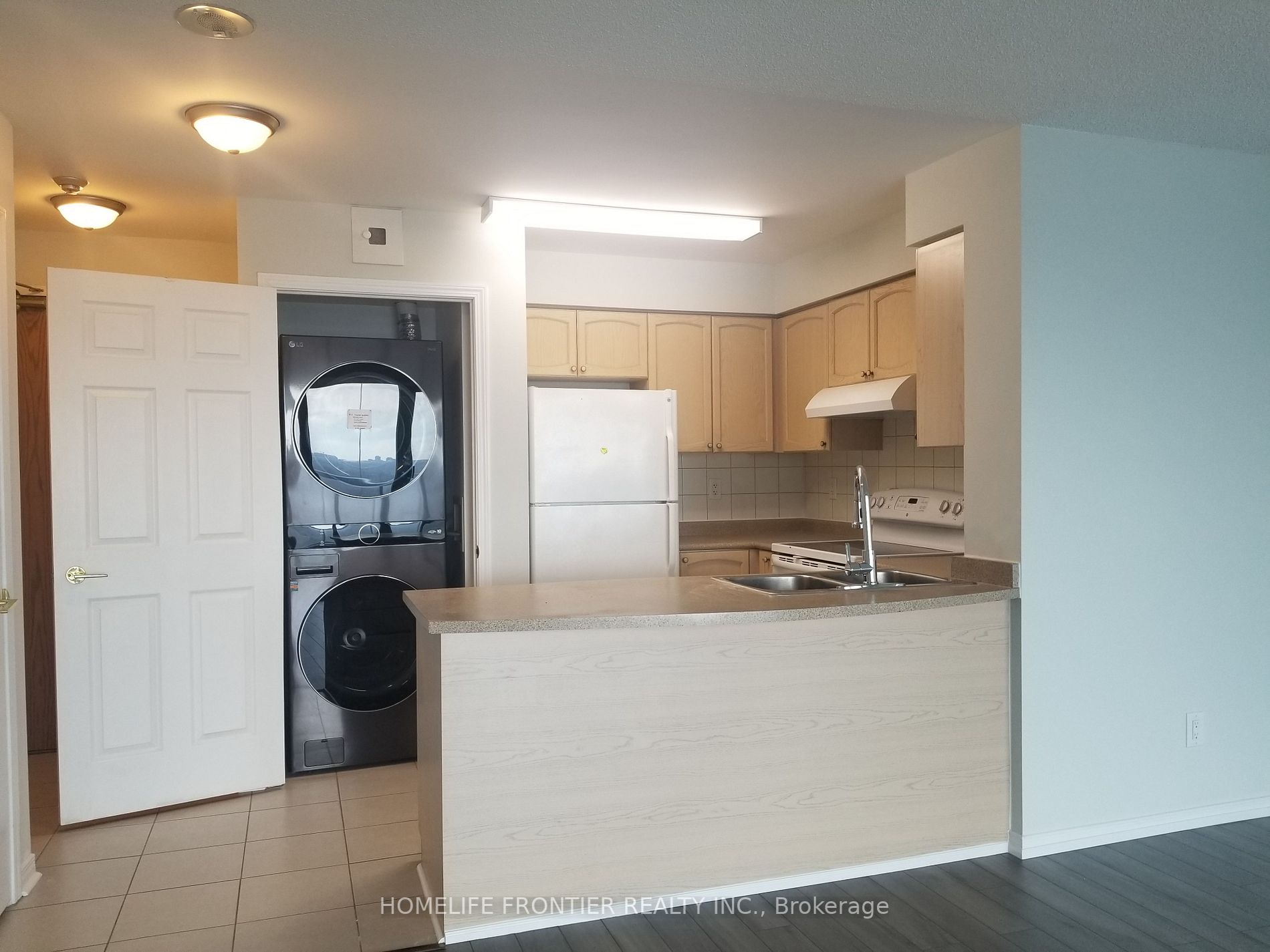 5508 Yonge St 02 Property Photo 11