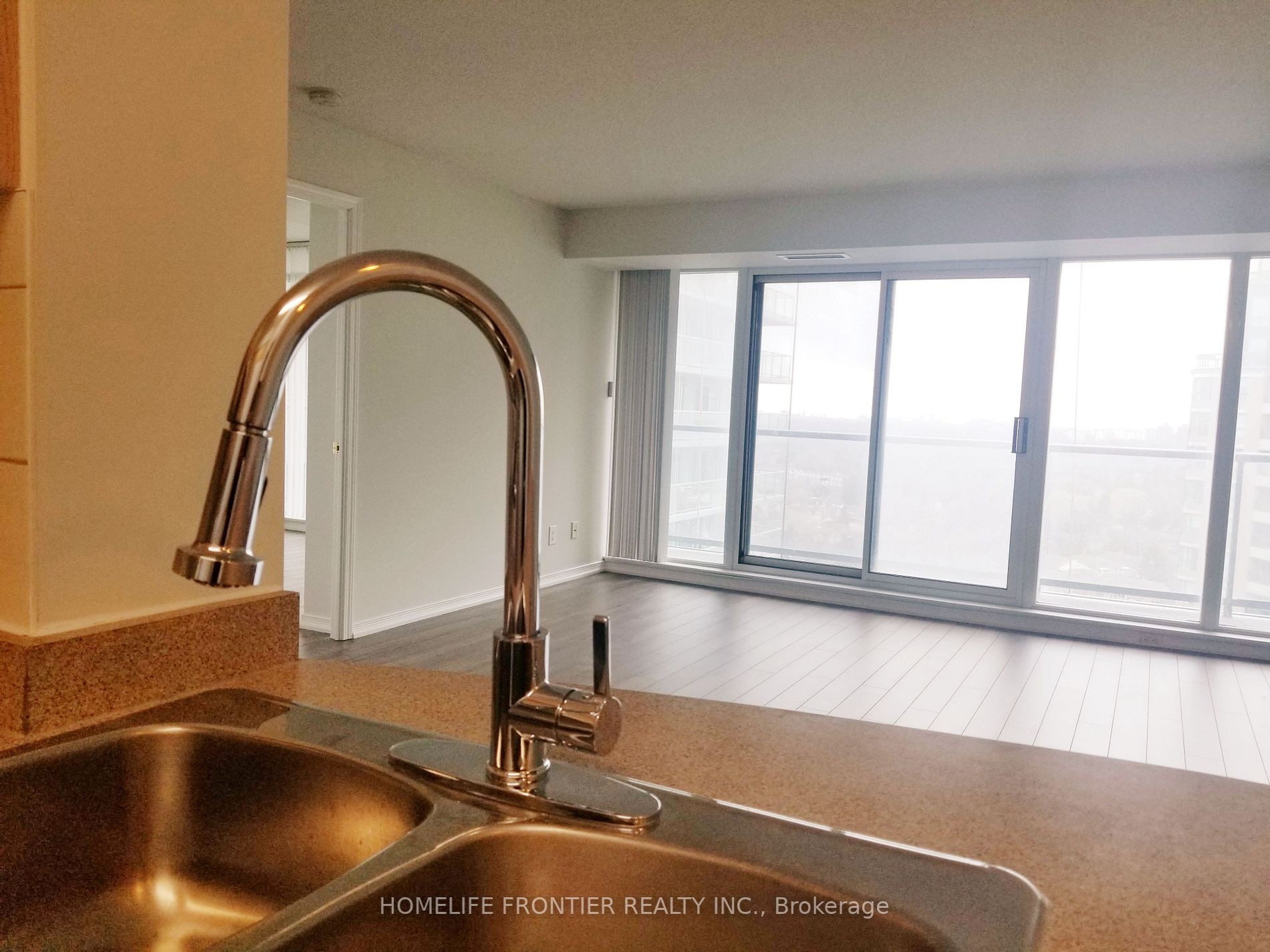 5508 Yonge St 02 Property Photo 12