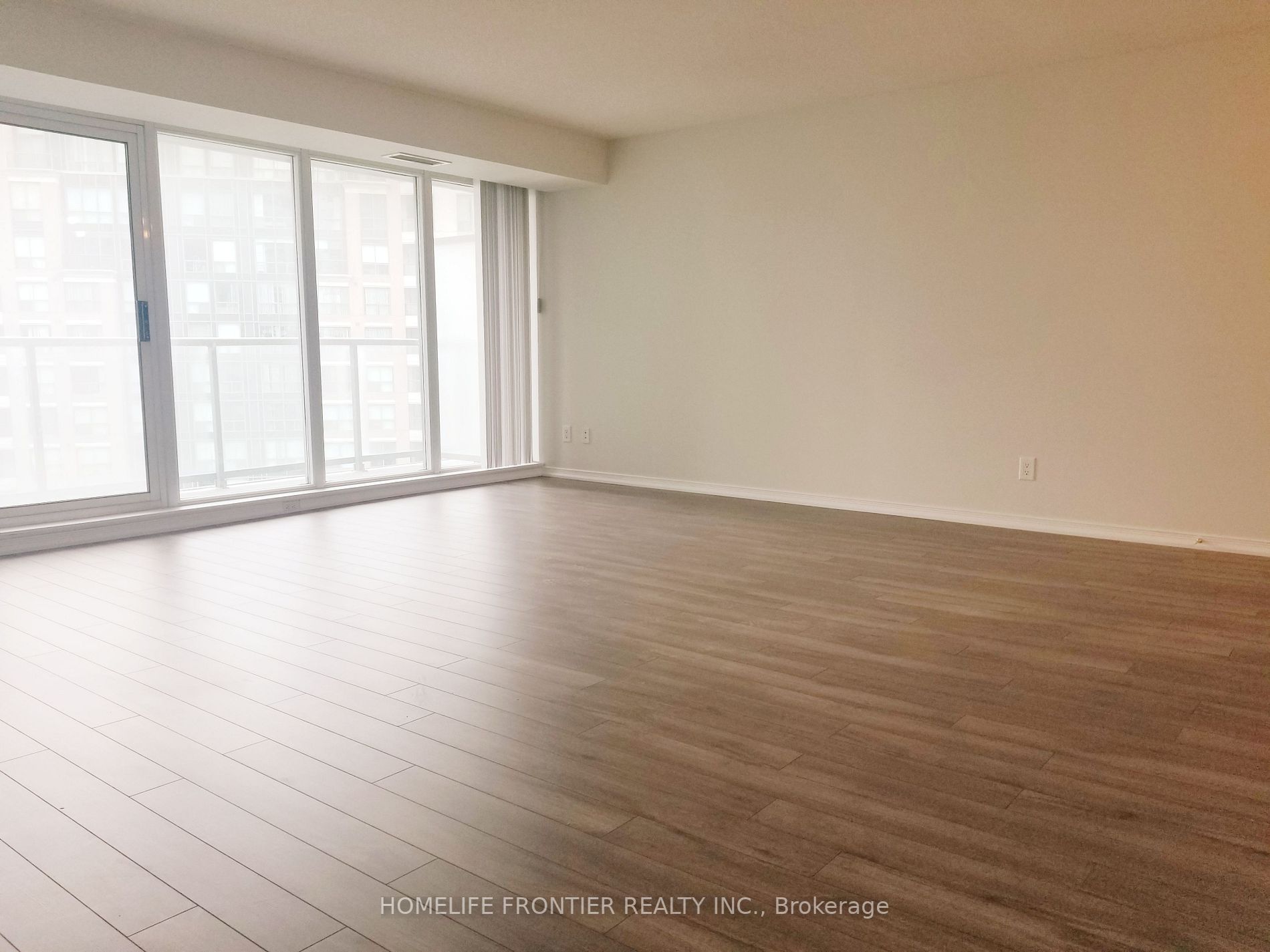 5508 Yonge St 02 Property Photo 13