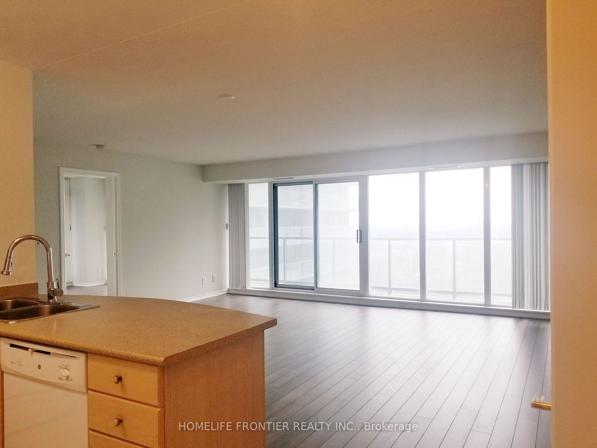 5508 Yonge St 02 Property Photo 15