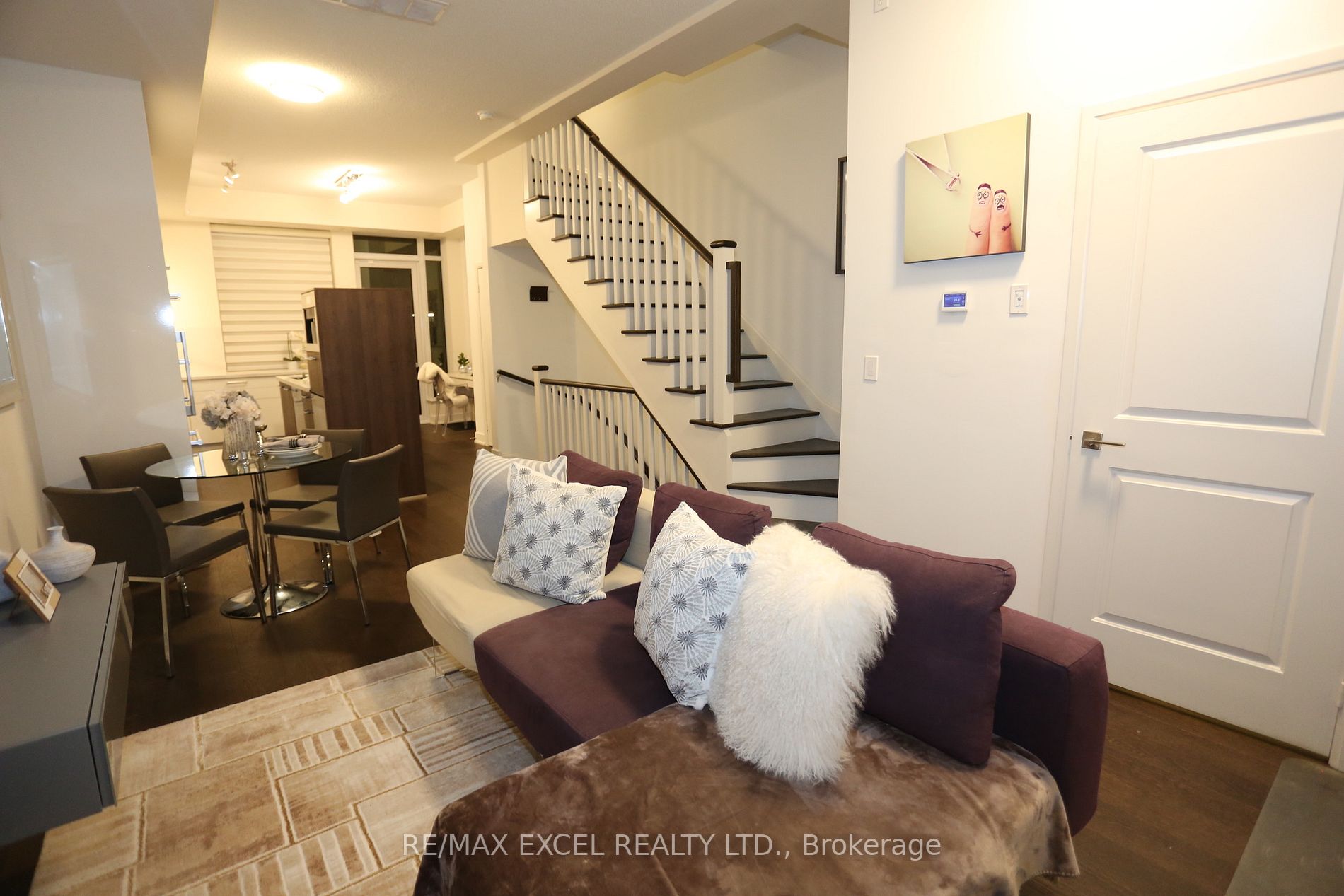 88 Sheppard Ave E Th12 Property Photo 4